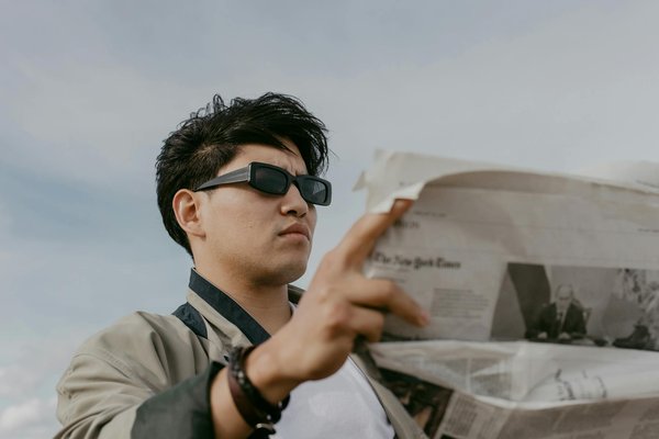 Poignet gauche ou droit : De quel côté mettre un bracelet pour homme ?